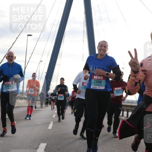 03.10.2024 - Köhlbrandbrückenlauf Jannik Wohlers http://msf.ph/oto/7271668 03.10.2024 09:31:21 Position 1 842, 3193, 1562, 2398, 30, 3677, 2671 meine-sportfotos.de