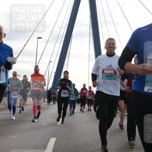 03.10.2024 - Köhlbrandbrückenlauf Jannik Wohlers http://msf.ph/oto/7271699 03.10.2024 09:31:22 Position 1 2842, 3193, 2607, 1562, 3589, 3089, 2398 meine-sportfotos.de