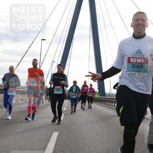 03.10.2024 - Köhlbrandbrückenlauf Jannik Wohlers http://msf.ph/oto/7271726 03.10.2024 09:31:22 Position 1 1995, 1562, 3589, 2607, 3089, 3677 meine-sportfotos.de