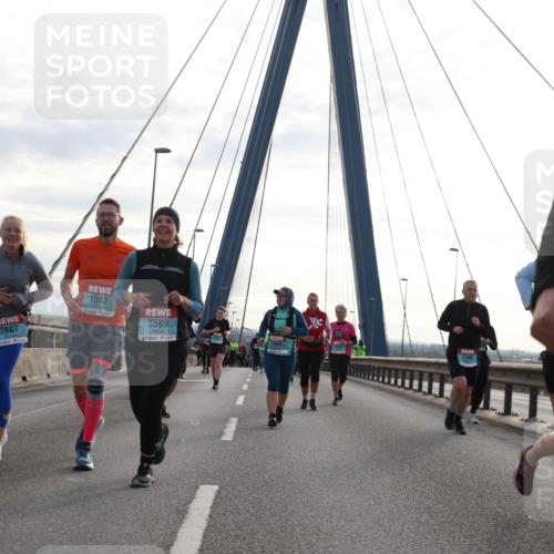 03.10.2024 - Köhlbrandbrückenlauf Jannik Wohlers http://msf.ph/oto/7271739 03.10.2024 09:31:23 Position 1 1562, 2607, 3589, 1995, 2748, 2894 meine-sportfotos.de
