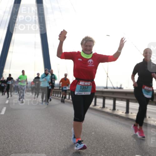 03.10.2024 - Köhlbrandbrückenlauf Jannik Wohlers http://msf.ph/oto/7272035 03.10.2024 09:31:32 Position 1 1357, 2745 meine-sportfotos.de