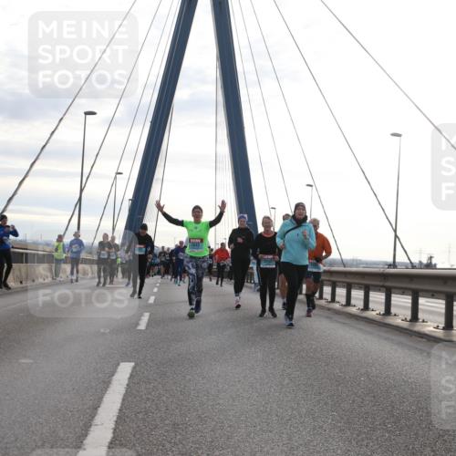 03.10.2024 - Köhlbrandbrückenlauf Jannik Wohlers http://msf.ph/oto/7272073 03.10.2024 09:31:34 Position 1 2800, 2843, 3153 meine-sportfotos.de