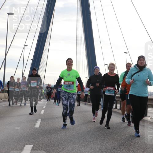 03.10.2024 - Köhlbrandbrückenlauf Jannik Wohlers http://msf.ph/oto/7272087 03.10.2024 09:31:35 Position 1 2401, 2843, 3153 meine-sportfotos.de
