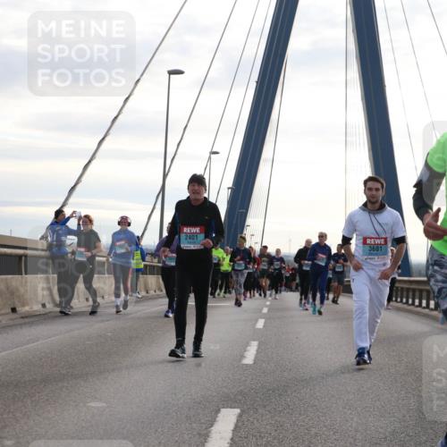 03.10.2024 - Köhlbrandbrückenlauf Jannik Wohlers http://msf.ph/oto/7274239 03.10.2024 09:31:37 Position 1 2924, 2401, 3681, 2843 meine-sportfotos.de