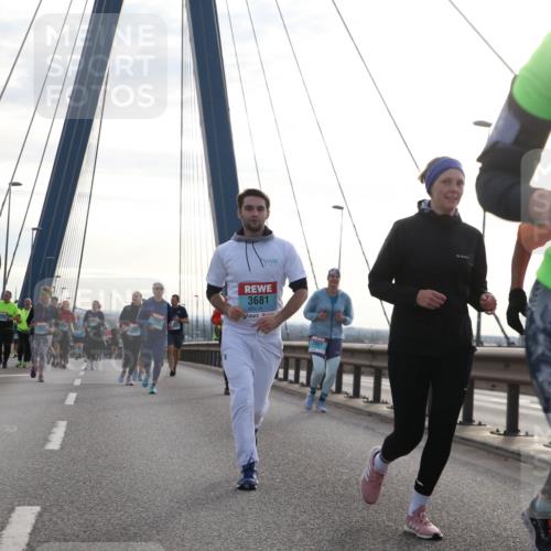 03.10.2024 - Köhlbrandbrückenlauf Jannik Wohlers http://msf.ph/oto/7274259 03.10.2024 09:31:38 Position 1 2401, 3681, 2843 meine-sportfotos.de
