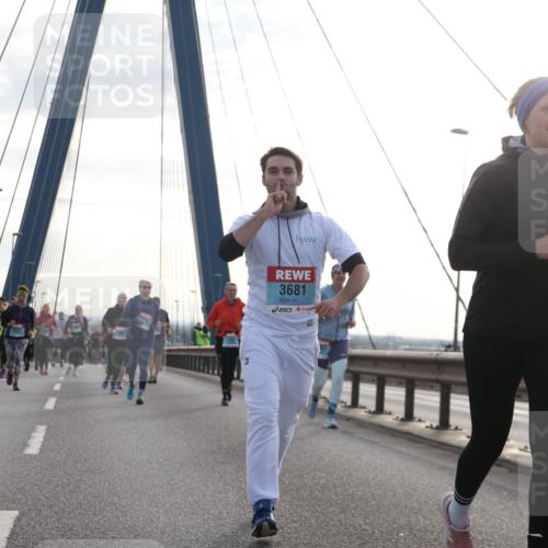 03.10.2024 - Köhlbrandbrückenlauf Jannik Wohlers http://msf.ph/oto/7274275 03.10.2024 09:31:38 Position 1 3681 meine-sportfotos.de