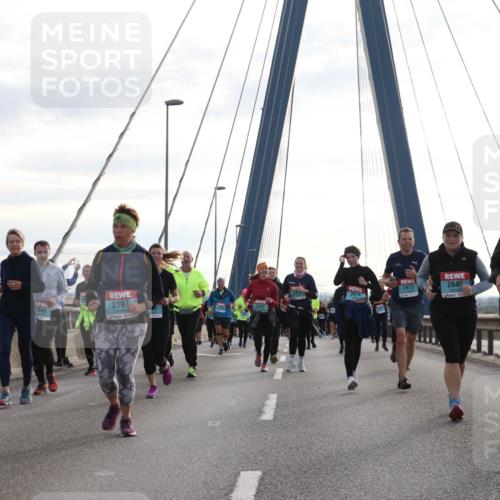 03.10.2024 - Köhlbrandbrückenlauf Jannik Wohlers http://msf.ph/oto/7274348 03.10.2024 09:31:44 Position 1 305, 2597, 2463, 2848, 2645, 2972, 2593, 2973, 46 meine-sportfotos.de