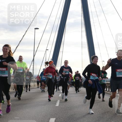 03.10.2024 - Köhlbrandbrückenlauf Jannik Wohlers http://msf.ph/oto/7274398 03.10.2024 09:31:46 Position 1 2850, 2465, 2739, 297, 2463, 3128, 2972, 2645 meine-sportfotos.de