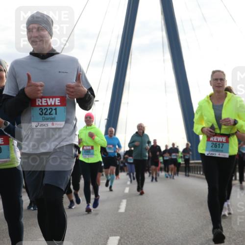 03.10.2024 - Köhlbrandbrückenlauf Jannik Wohlers http://msf.ph/oto/7274697 03.10.2024 09:31:53 Position 1 3220, 3221, 2505, 2617, 28 meine-sportfotos.de