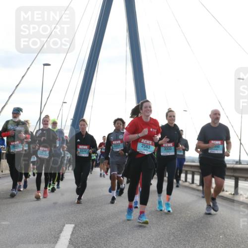 03.10.2024 - Köhlbrandbrückenlauf Jannik Wohlers http://msf.ph/oto/7274985 03.10.2024 09:32:01 Position 1 2065, 3331, 1979, 3332, 2396, 2700, 2563, 990, 3333 meine-sportfotos.de