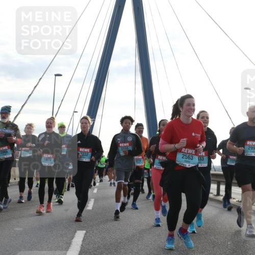 03.10.2024 - Köhlbrandbrückenlauf Jannik Wohlers http://msf.ph/oto/7275006 03.10.2024 09:32:02 Position 1 2396, 2780, 2065, 2305, 3331, 3332, 1979, 2990, 2563, 33, 2336, 3219 meine-sportfotos.de