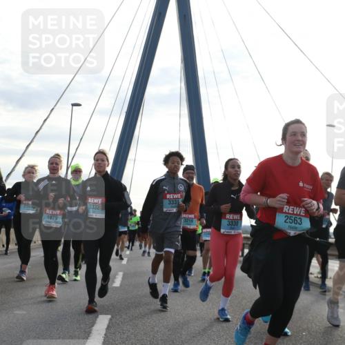 03.10.2024 - Köhlbrandbrückenlauf Jannik Wohlers http://msf.ph/oto/7275018 03.10.2024 09:32:02 Position 1 2065, 230, 3332, 1979, 2396, 2780, 3331, 3219, 3330, 2563, 2249 meine-sportfotos.de