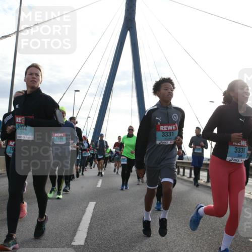 03.10.2024 - Köhlbrandbrückenlauf Jannik Wohlers http://msf.ph/oto/7275055 03.10.2024 09:32:03 Position 1 3332, 1884, 19, 65, 2396, 2780, 3331, 3330 meine-sportfotos.de
