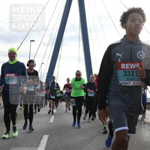 03.10.2024 - Köhlbrandbrückenlauf Jannik Wohlers http://msf.ph/oto/7275061 03.10.2024 09:32:04 Position 1 1884, 3629, 250, 2231, 6, 3331 meine-sportfotos.de