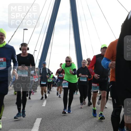 03.10.2024 - Köhlbrandbrückenlauf Jannik Wohlers http://msf.ph/oto/7275070 03.10.2024 09:32:04 Position 1 1884, 3720, 3629, 1328, 2231, 250, 2249, 6, 3 meine-sportfotos.de