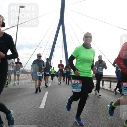 03.10.2024 - Köhlbrandbrückenlauf Jannik Wohlers http://msf.ph/oto/7275385 03.10.2024 09:32:06 Position 1 3629, 3339, 2250, 2197, 2249 meine-sportfotos.de