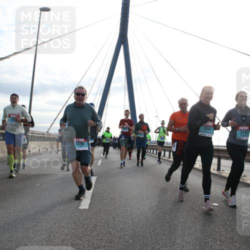 03.10.2024 - Köhlbrandbrückenlauf Jannik Wohlers http://msf.ph/oto/7275495 03.10.2024 09:32:06 Position 1 372, 3339, 2231, 2197, 2200 meine-sportfotos.de