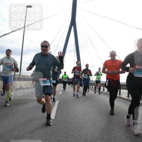 03.10.2024 - Köhlbrandbrückenlauf Jannik Wohlers http://msf.ph/oto/7275503 03.10.2024 09:32:07 Position 1 3720, 3339, 1328, 1366, 2231, 2197 meine-sportfotos.de