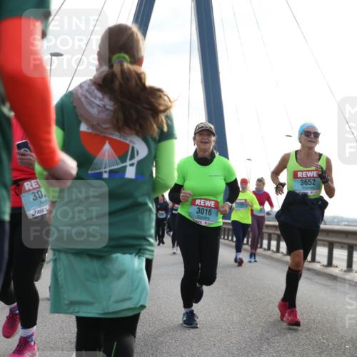 03.10.2024 - Köhlbrandbrückenlauf Jannik Wohlers http://msf.ph/oto/7275566 03.10.2024 09:32:09 Position 1 30, 3016, 3652, 210 meine-sportfotos.de