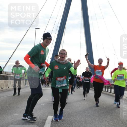 03.10.2024 - Köhlbrandbrückenlauf Jannik Wohlers http://msf.ph/oto/7275649 03.10.2024 09:32:11 Position 1 2213, 272, 2668, 2768, 2769 meine-sportfotos.de