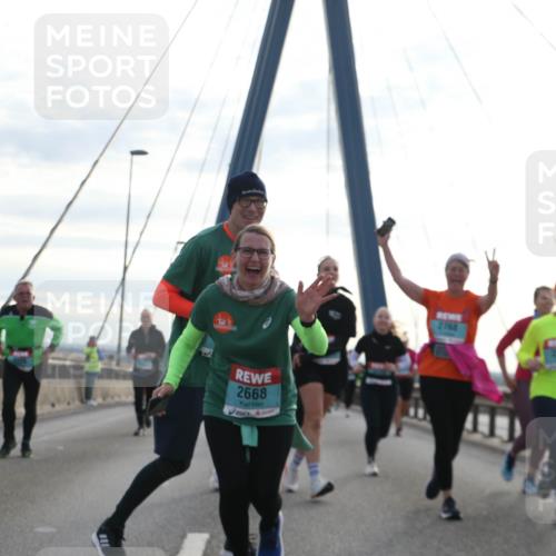 03.10.2024 - Köhlbrandbrückenlauf Jannik Wohlers http://msf.ph/oto/7275665 03.10.2024 09:32:12 Position 1 2668, 2768 meine-sportfotos.de