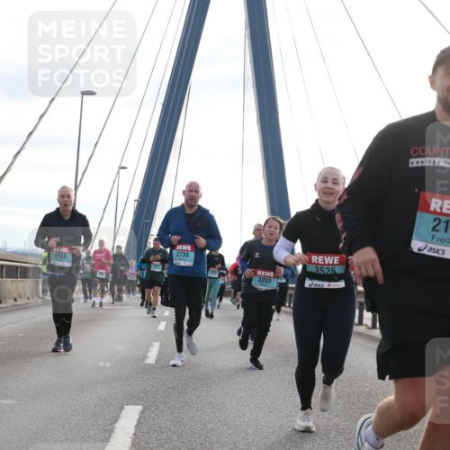 03.10.2024 - Köhlbrandbrückenlauf Jannik Wohlers http://msf.ph/oto/7283763 03.10.2024 09:32:14 Position 1 3169, 2730, 3525, 3263, 2164, 2148 meine-sportfotos.de