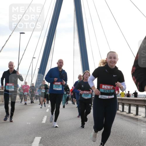 03.10.2024 - Köhlbrandbrückenlauf Jannik Wohlers http://msf.ph/oto/7283766 03.10.2024 09:32:15 Position 1 2730, 3169, 3525, 3263, 21 meine-sportfotos.de