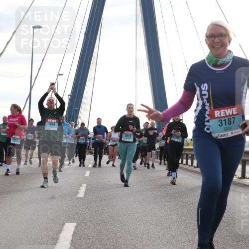 03.10.2024 - Köhlbrandbrückenlauf Jannik Wohlers http://msf.ph/oto/7283910 03.10.2024 09:32:18 Position 1 1913, 2074, 3351, 3019, 3187 meine-sportfotos.de