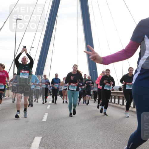 03.10.2024 - Köhlbrandbrückenlauf Jannik Wohlers http://msf.ph/oto/7283916 03.10.2024 09:32:18 Position 1 2074, 3351, 1913, 2975, 3019, 2976, 1792, 2938, 3187 meine-sportfotos.de