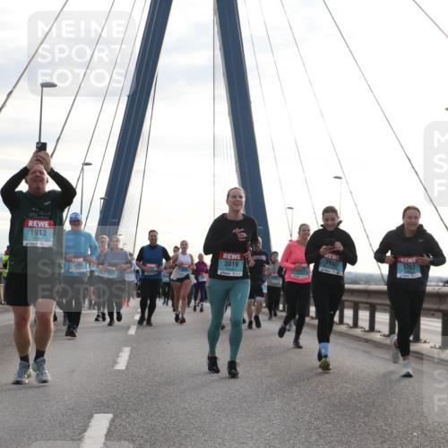 03.10.2024 - Köhlbrandbrückenlauf Jannik Wohlers http://msf.ph/oto/7283933 03.10.2024 09:32:19 Position 1 1913, 2074, 3351, 2936, 1792, 3019, 2203 meine-sportfotos.de