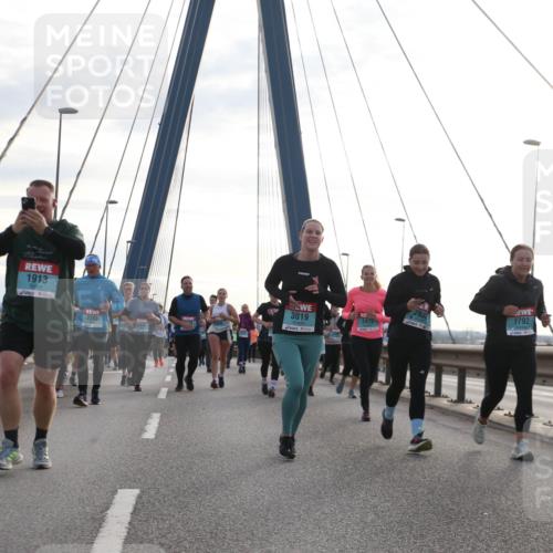 03.10.2024 - Köhlbrandbrückenlauf Jannik Wohlers http://msf.ph/oto/7283942 03.10.2024 09:32:20 Position 1 2074, 3351, 1913, 2203, 3019, 293, 1792 meine-sportfotos.de