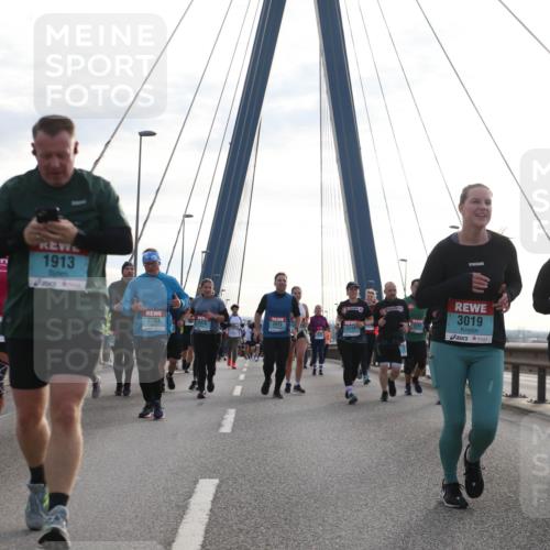 03.10.2024 - Köhlbrandbrückenlauf Jannik Wohlers http://msf.ph/oto/7284101 03.10.2024 09:32:21 Position 1 2074, 335, 1913, 2203, 2976, 2975, 3244, 3019, 936 meine-sportfotos.de