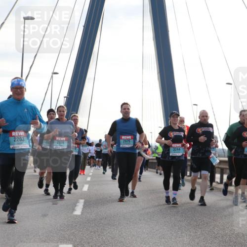 03.10.2024 - Köhlbrandbrückenlauf Jannik Wohlers http://msf.ph/oto/7284114 03.10.2024 09:32:22 Position 1 2203, 2975, 25, 2976, 3244, 70, 2352, 2472 meine-sportfotos.de