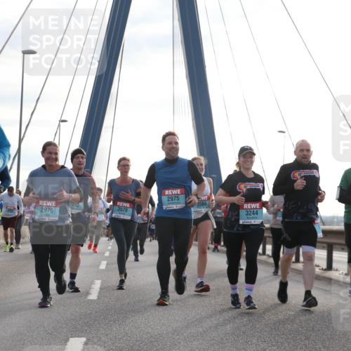 03.10.2024 - Köhlbrandbrückenlauf Jannik Wohlers http://msf.ph/oto/7284135 03.10.2024 09:32:23 Position 1 2203, 2976, 595, 3570, 2975, 3569, 3244, 2352 meine-sportfotos.de