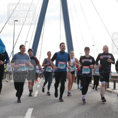 03.10.2024 - Köhlbrandbrückenlauf Jannik Wohlers http://msf.ph/oto/7284138 03.10.2024 09:32:23 Position 1 2203, 2976, 595, 2975, 60, 3244, 2699, 3570, 2352 meine-sportfotos.de