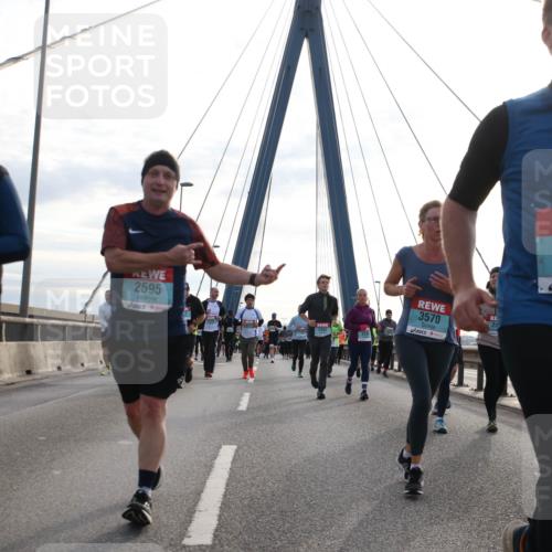 03.10.2024 - Köhlbrandbrückenlauf Jannik Wohlers http://msf.ph/oto/7284380 03.10.2024 09:32:26 Position 1 2595, 3570, 2975 meine-sportfotos.de