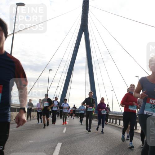 03.10.2024 - Köhlbrandbrückenlauf Jannik Wohlers http://msf.ph/oto/7284389 03.10.2024 09:32:26 Position 1 2595, 2637, 2302, 2700, 3570 meine-sportfotos.de