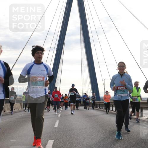 03.10.2024 - Köhlbrandbrückenlauf Jannik Wohlers http://msf.ph/oto/7284470 03.10.2024 09:32:30 Position 1 3505, 2785, 2677, 6, 3205, 43, 2678, 2922 meine-sportfotos.de