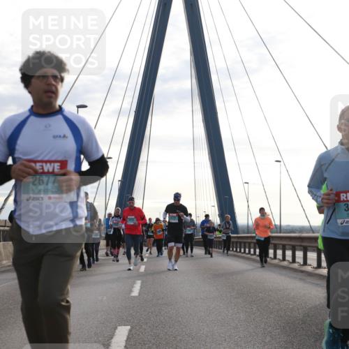 03.10.2024 - Köhlbrandbrückenlauf Jannik Wohlers http://msf.ph/oto/7284490 03.10.2024 09:32:31 Position 1 2677, 3205 meine-sportfotos.de
