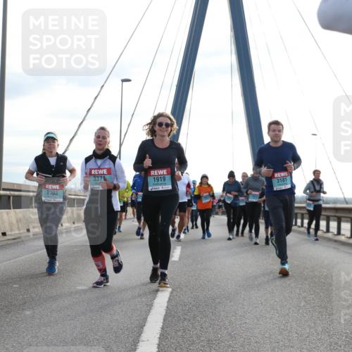 03.10.2024 - Köhlbrandbrückenlauf Jannik Wohlers http://msf.ph/oto/7284645 03.10.2024 09:32:36 Position 1 2303, 3371, 1919, 3181, 1622, 1621 meine-sportfotos.de