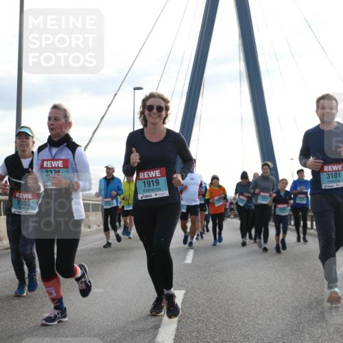 03.10.2024 - Köhlbrandbrückenlauf Jannik Wohlers http://msf.ph/oto/7284659 03.10.2024 09:32:37 Position 1 2303, 337, 1919, 1622, 2761, 3181 meine-sportfotos.de