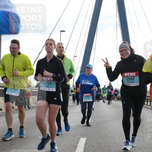 03.10.2024 - Köhlbrandbrückenlauf Jannik Wohlers http://msf.ph/oto/7284794 03.10.2024 09:32:41 Position 1 2299, 2254, 2774, 2592, 162 meine-sportfotos.de