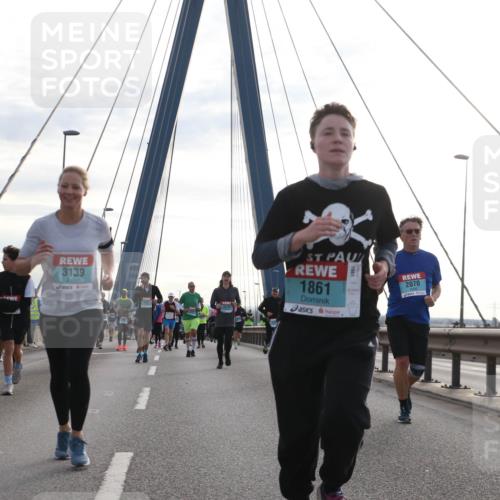 03.10.2024 - Köhlbrandbrückenlauf Jannik Wohlers http://msf.ph/oto/7284826 03.10.2024 09:32:45 Position 1 3140, 3139, 1861, 2070 meine-sportfotos.de