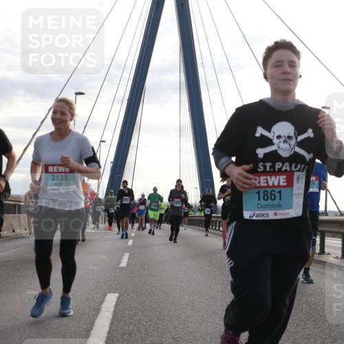 03.10.2024 - Köhlbrandbrückenlauf Jannik Wohlers http://msf.ph/oto/7284828 03.10.2024 09:32:46 Position 1 3140, 3139, 1861, 70 meine-sportfotos.de