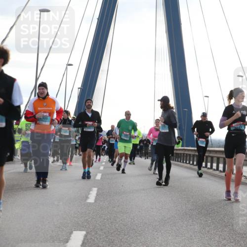 03.10.2024 - Köhlbrandbrückenlauf Jannik Wohlers http://msf.ph/oto/7284834 03.10.2024 09:32:47 Position 1 1953, 333, 1396, 1501, 2275, 2523, 1, 3249 meine-sportfotos.de