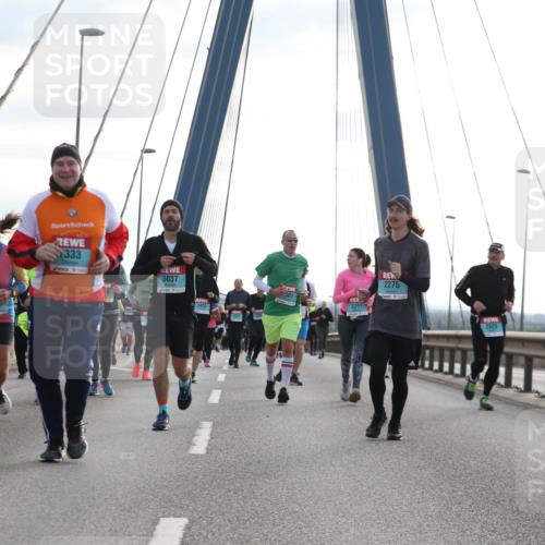 03.10.2024 - Köhlbrandbrückenlauf Jannik Wohlers http://msf.ph/oto/7284844 03.10.2024 09:32:48 Position 1 2334, 26, 333, 3037, 3425, 2275, 501, 3251, 2523, 3249 meine-sportfotos.de