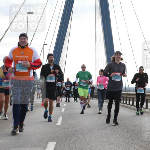 03.10.2024 - Köhlbrandbrückenlauf Jannik Wohlers http://msf.ph/oto/7284847 03.10.2024 09:32:49 Position 1 2334, 2693, 233, 3037, 3425, 1501, 3251, 2275, 2523 meine-sportfotos.de