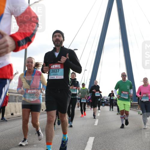 03.10.2024 - Köhlbrandbrückenlauf Jannik Wohlers http://msf.ph/oto/7284869 03.10.2024 09:32:51 Position 1 133, 2693, 3037, 1396, 3425, 1501, 3251, 22 meine-sportfotos.de