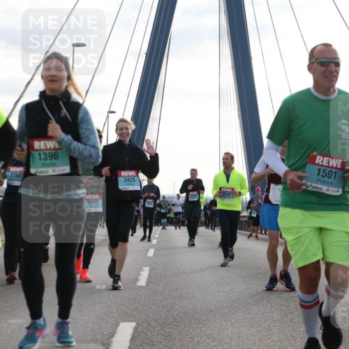 03.10.2024 - Köhlbrandbrückenlauf Jannik Wohlers http://msf.ph/oto/7284886 03.10.2024 09:32:53 Position 1 661, 1396, 3168, 3062, 3425, 1501, 3251, 1312, 3246 meine-sportfotos.de