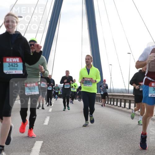 03.10.2024 - Köhlbrandbrückenlauf Jannik Wohlers http://msf.ph/oto/7284918 03.10.2024 09:32:54 Position 1 3425, 3168, 3062, 1311, 1312, 3246, 3059 meine-sportfotos.de